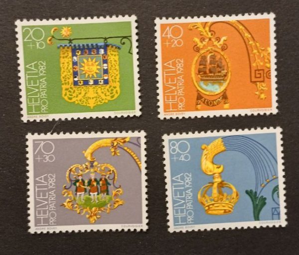 Serie Pro Patria Svizzera 1982 con insegne e ornamenti storici Helvetia Pro Patria 1982