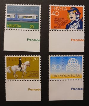 Francobolli svizzeri 1982 con margine inferiore “Francobollo” Helvetia 1982 – Trasporti, Esercito della Salvezza, Dressage e Pro Aqua Pura