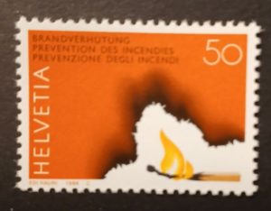 Francobollo svizzero Helvetia 50 del 1984 dedicato alla prevenzione incendi. Helvetia 50 – Prevenzione incendi