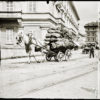 Lugano 1892–1901 – Carro trainato da cavallo Lugano 1892–1901 – carro trainato da cavallo carico di sacchi nel centro cittadino